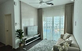 Livistona Luxe Apartment